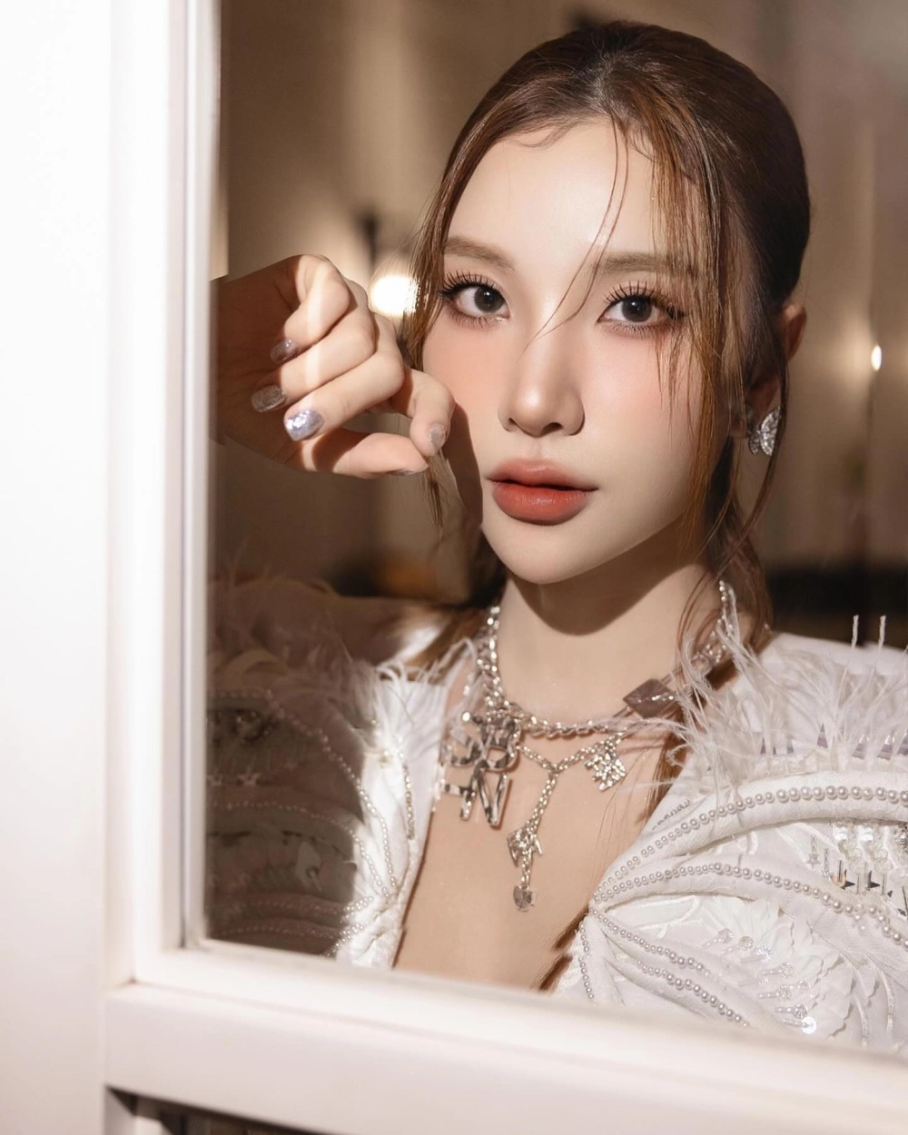 Khung ảnh tình tứ với CEO Vương Long chồng Hạnh Sino