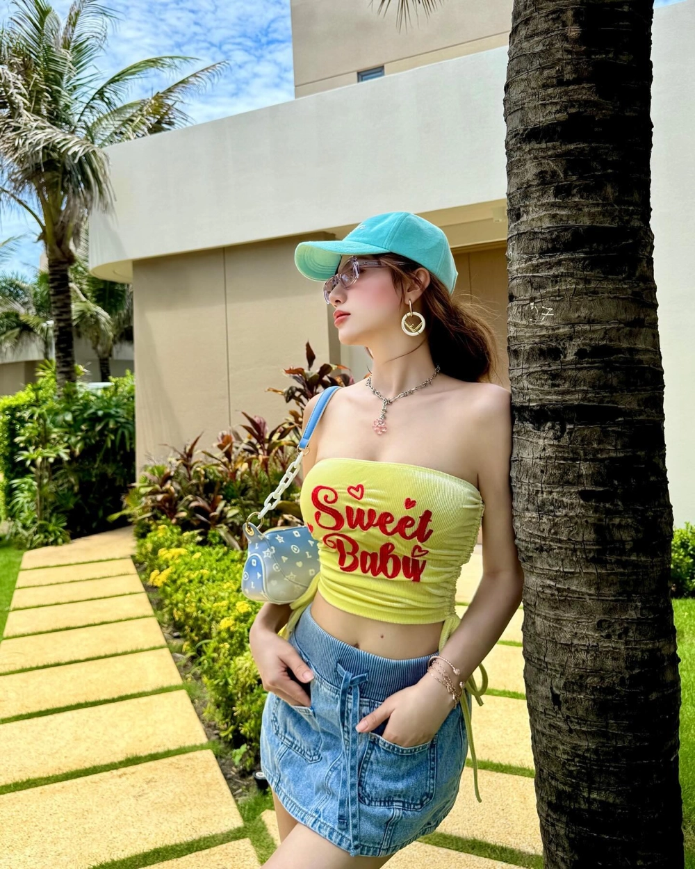 Ảnh sâu lắng từ Lời bài hát Hạnh Sino cô gái ơi đừng khóc