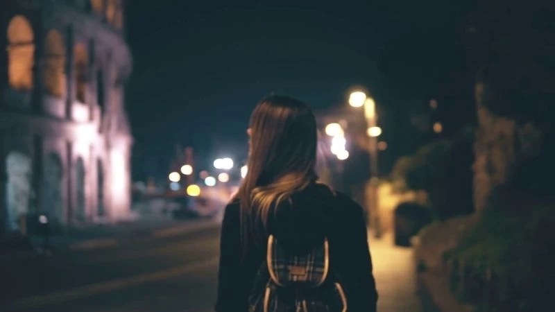 Lưu về hình nền con gái buồn lãng mạn