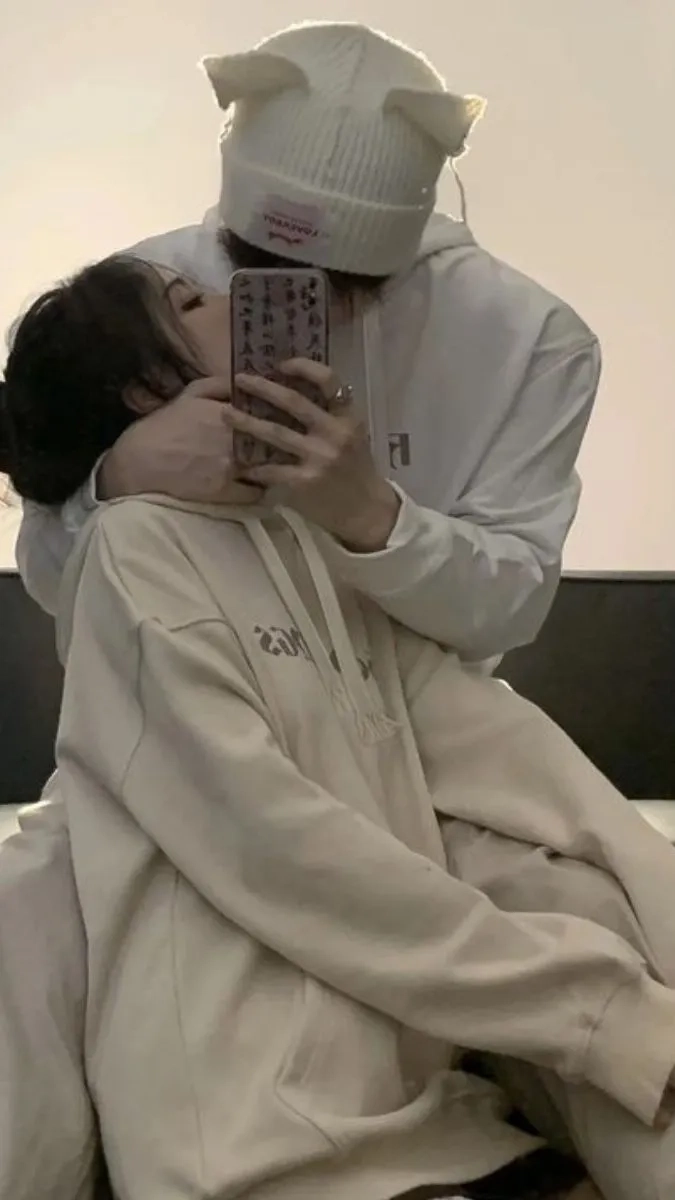 Ấn tượng với hình ảnh cặp đôi yêu nhau đen trắng