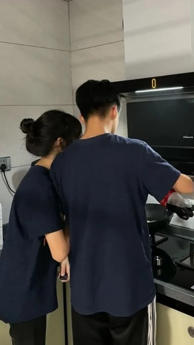 Ấm áp với hình ảnh các cặp đôi ôm nhau cute