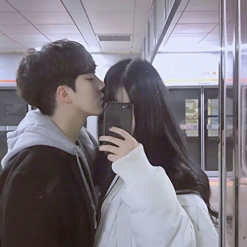 Ngắm nhìn ảnh cặp đôi yêu nhau đen trắng cực đẹp