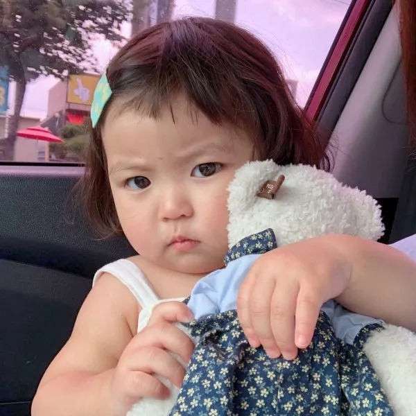 Thêm nét đáng yêu với hình nền em bé gái cho điện thoại