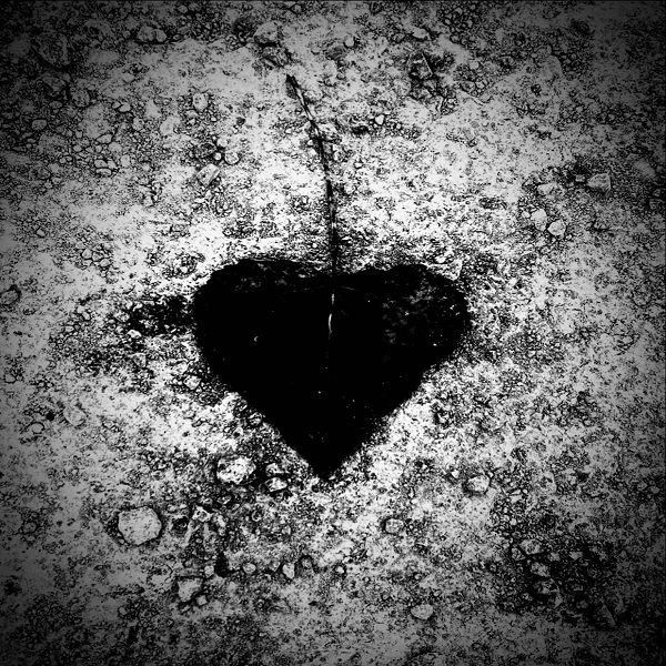 Trải nghiệm ảnh hình trái tim màu đen độc đáo