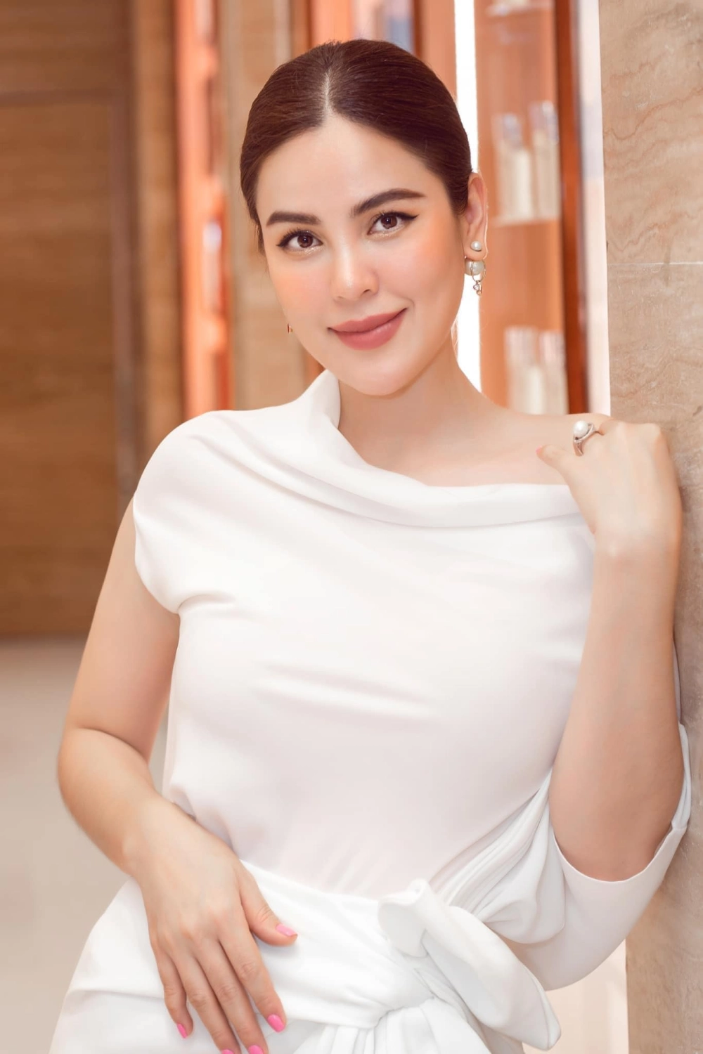 Avatar cô gái đẹp nổi bật giữa đám đông