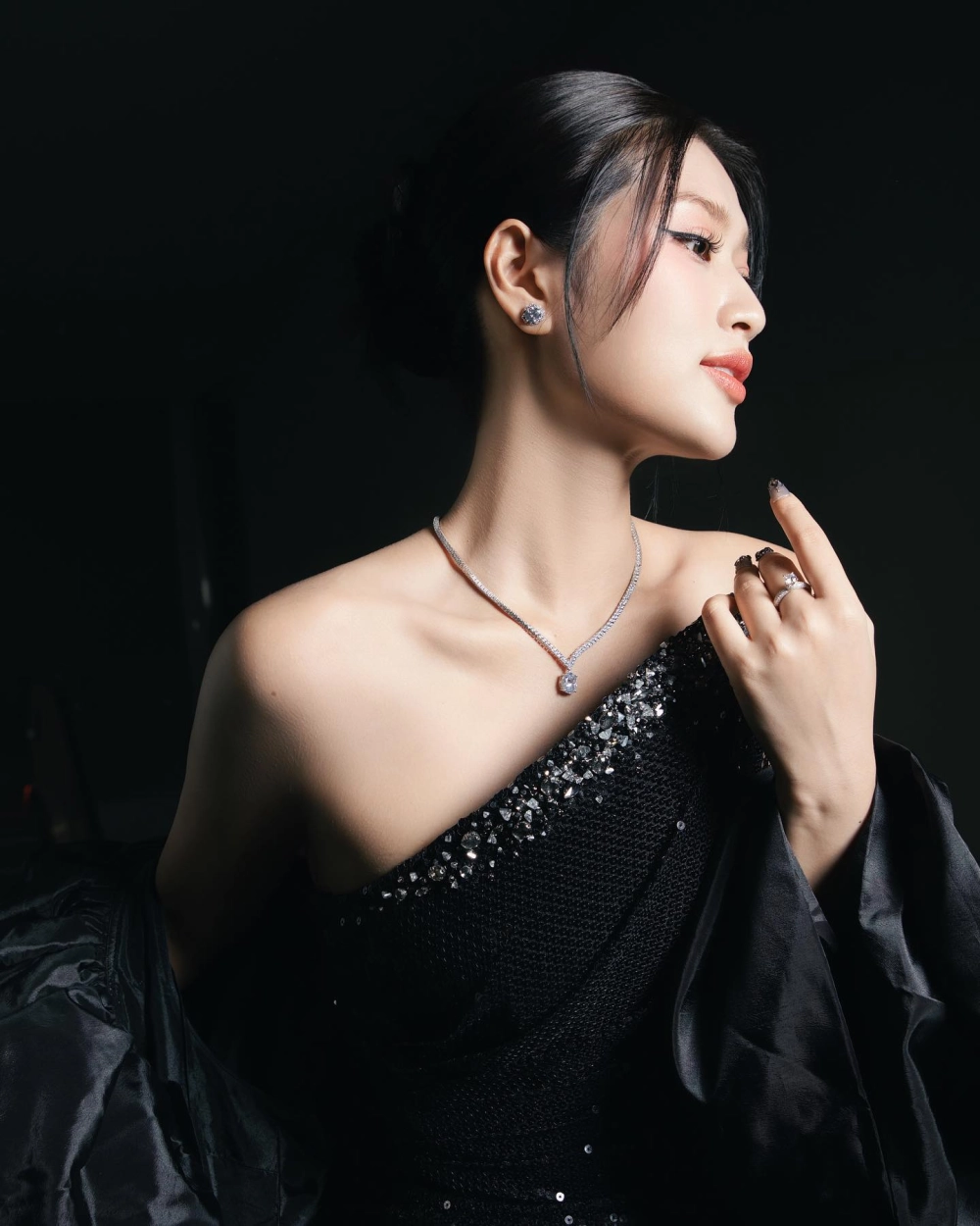 Không gian sống động cùng ảnh gái xinh hình nền máy tính