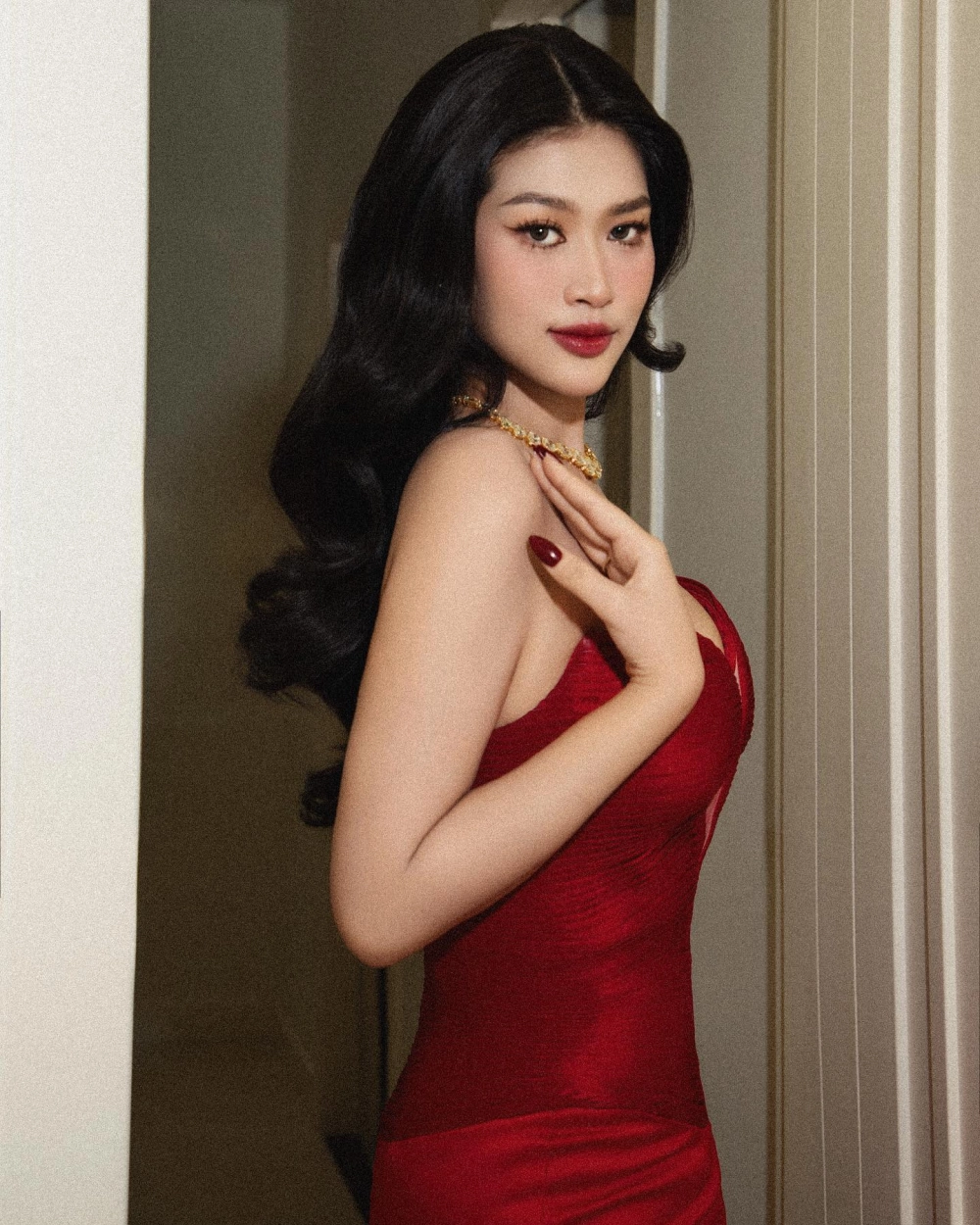 Chọn ảnh đại diện gái xinh phong cách Instagram thật cuốn hút