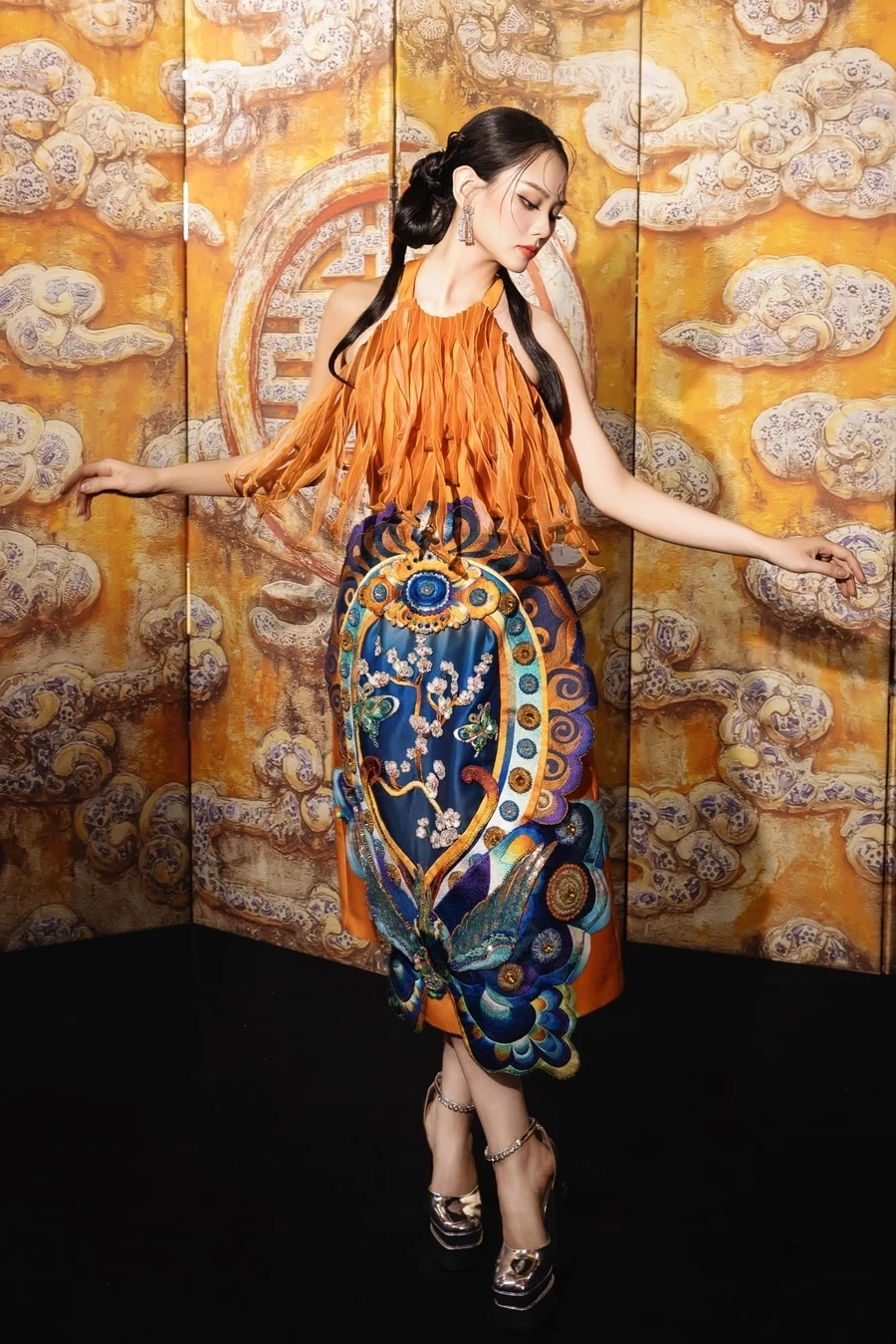 Tạo hình tự tin trong Huỳnh Nguyễn Mai Phương thi miss world