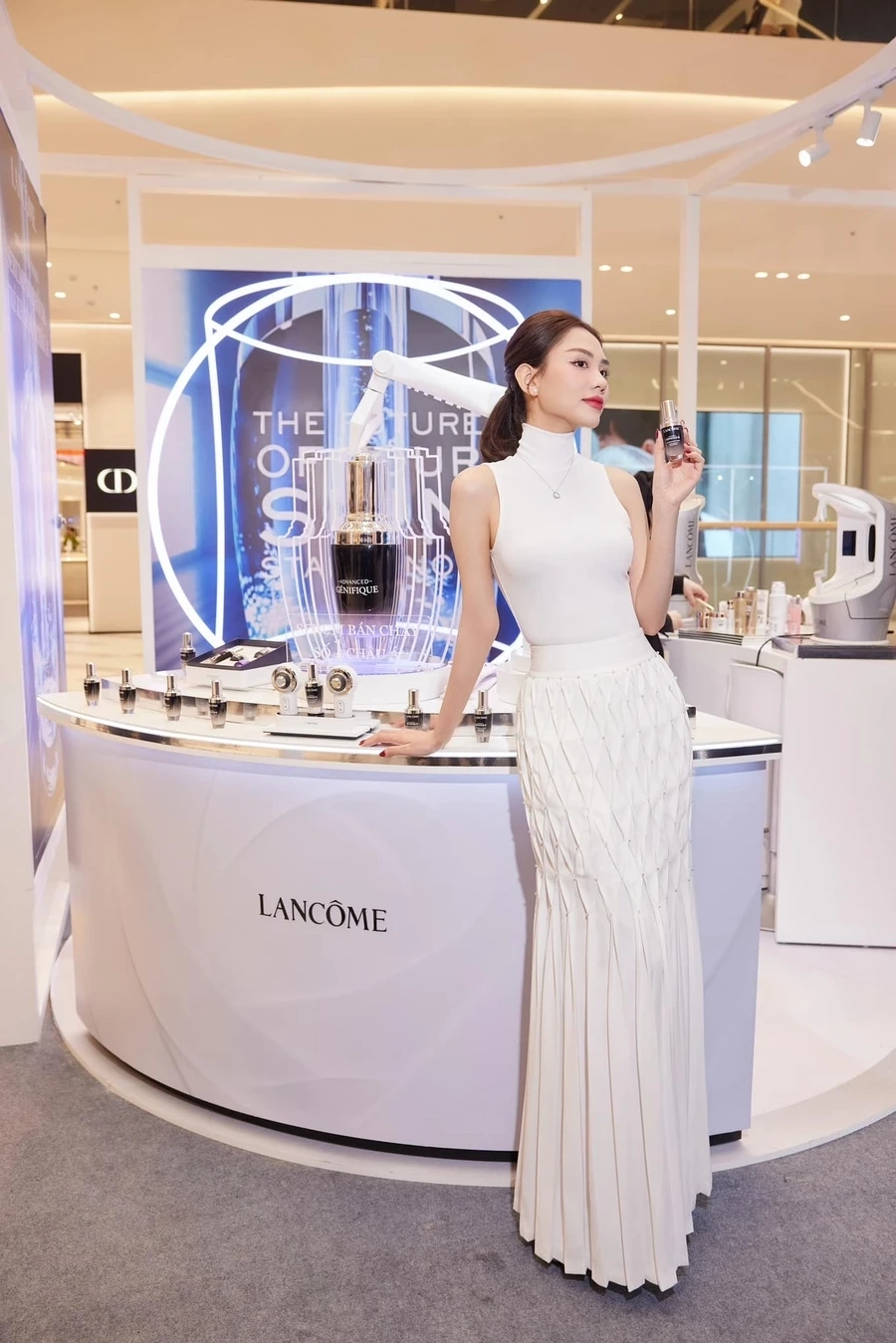 Góc nghiêng thanh lịch trên Huỳnh Nguyễn Mai Phương profile