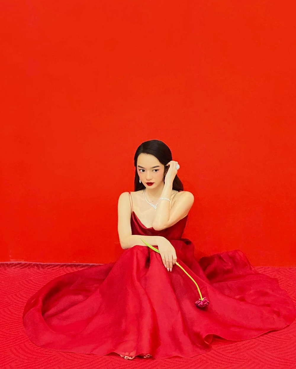 Khoảnh khắc khoe dáng quyến rũ của Kaity Nguyễn body