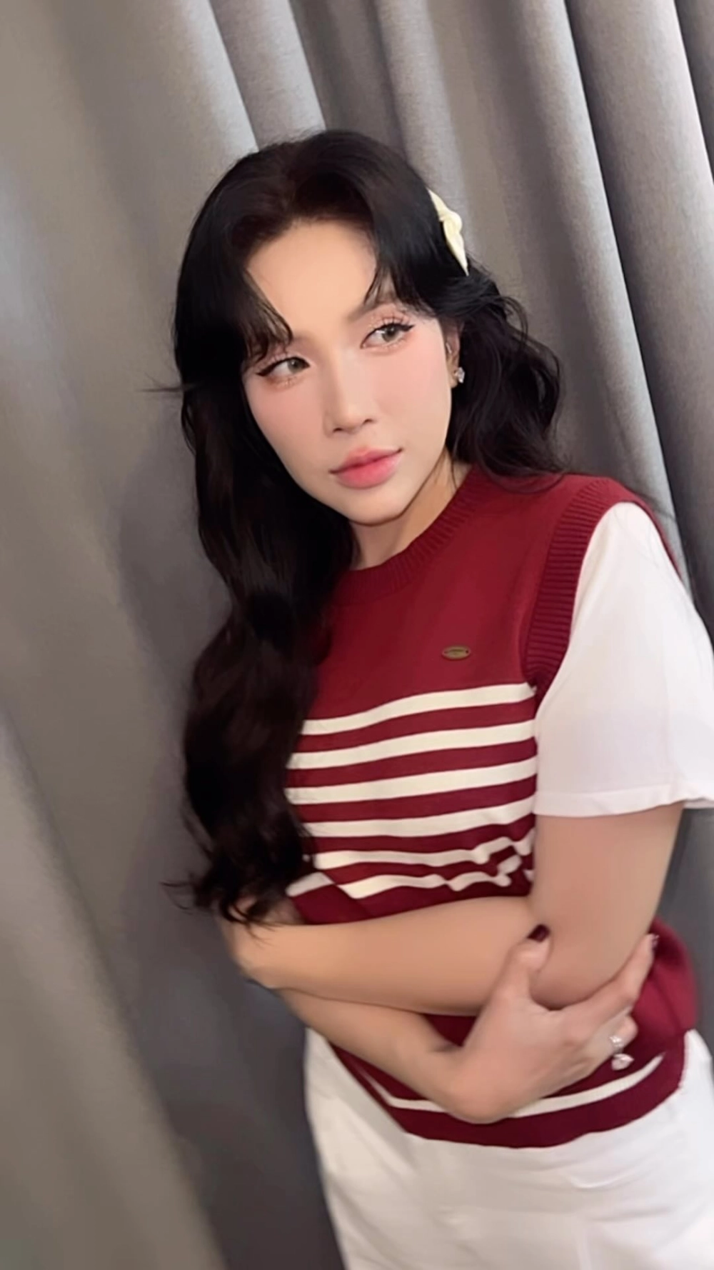 Hình ảnh thân thiết trong hậu trường Đinh Hà Uyên Thư và Khả Như