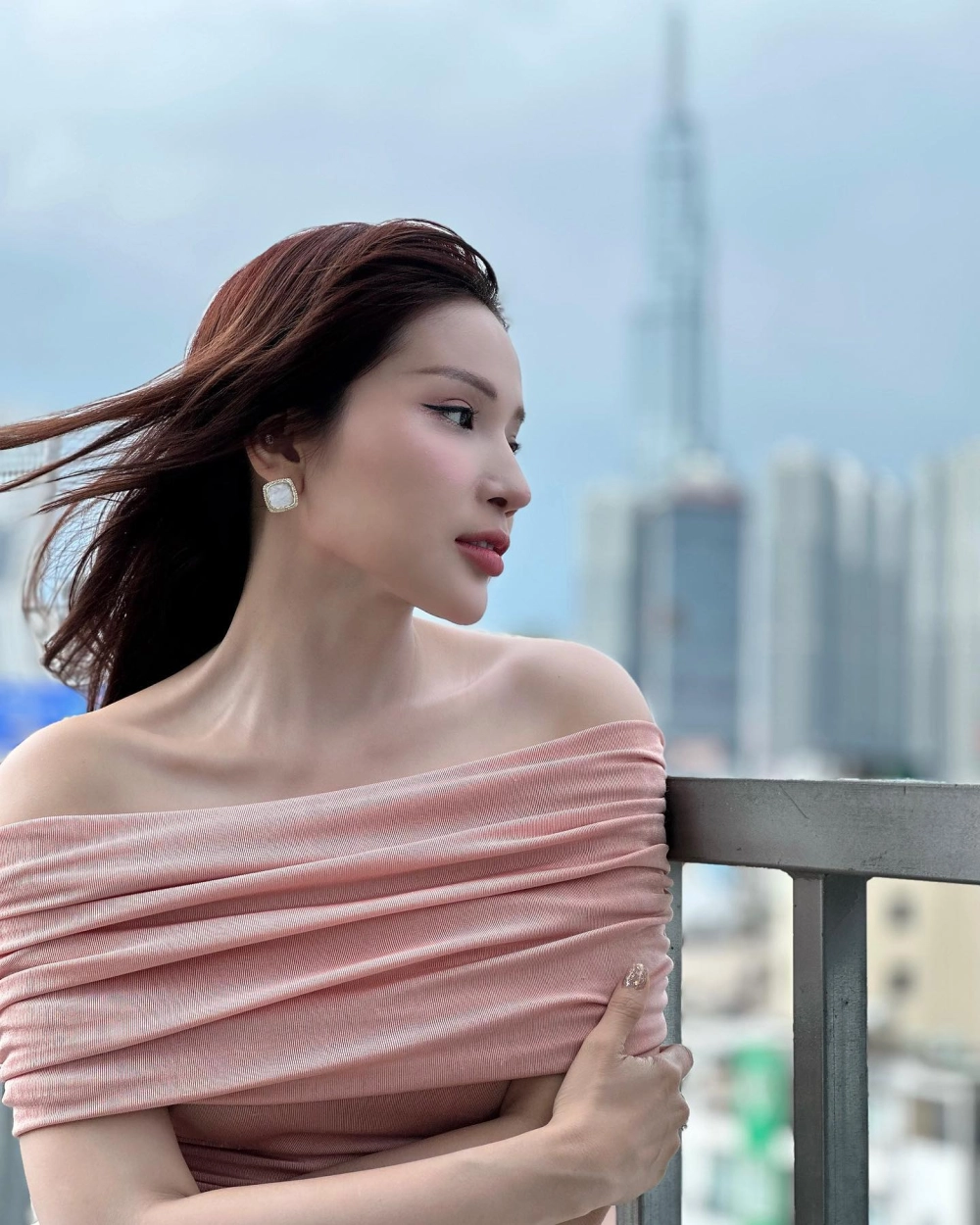 Ảnh hậu trường rùng rợn từ Khả Như quỷ nhập tràng