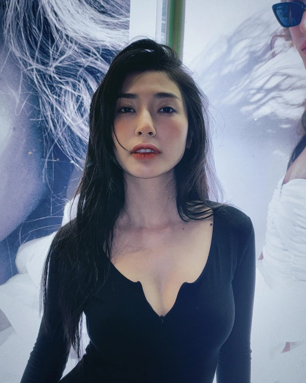 Thần thái sân khấu nổi bật của ca sĩ Khổng Tú Quỳnh