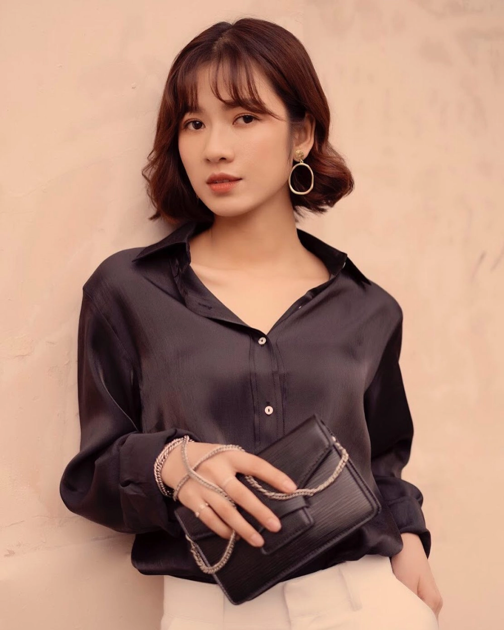 Visual trẻ trung bất ngờ khi biết Kiều Oanh bao nhiêu tuổi