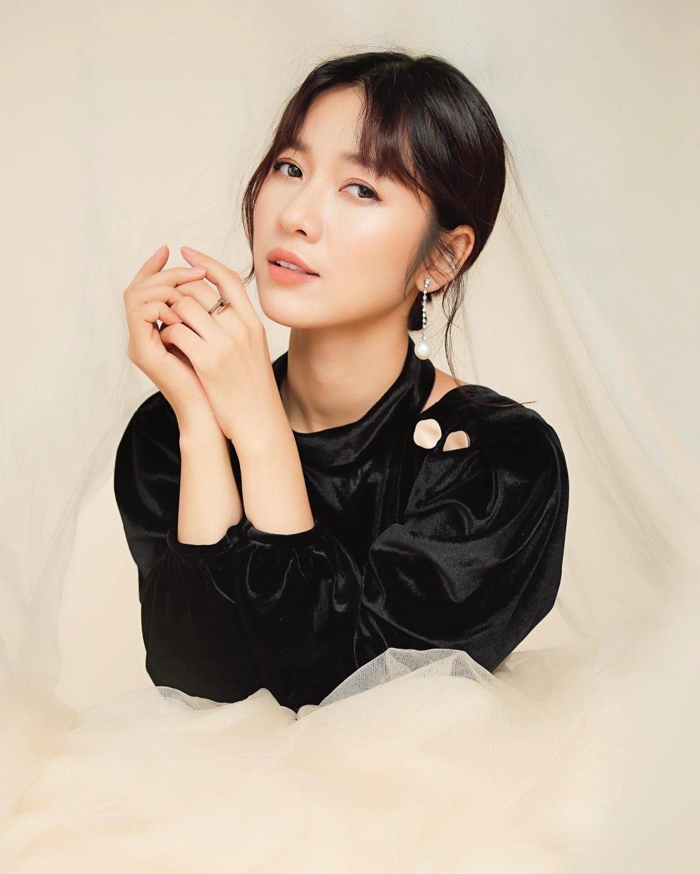 Biểu cảm duyên dáng của diễn viên hài Kiều Oanh trên sân khấu