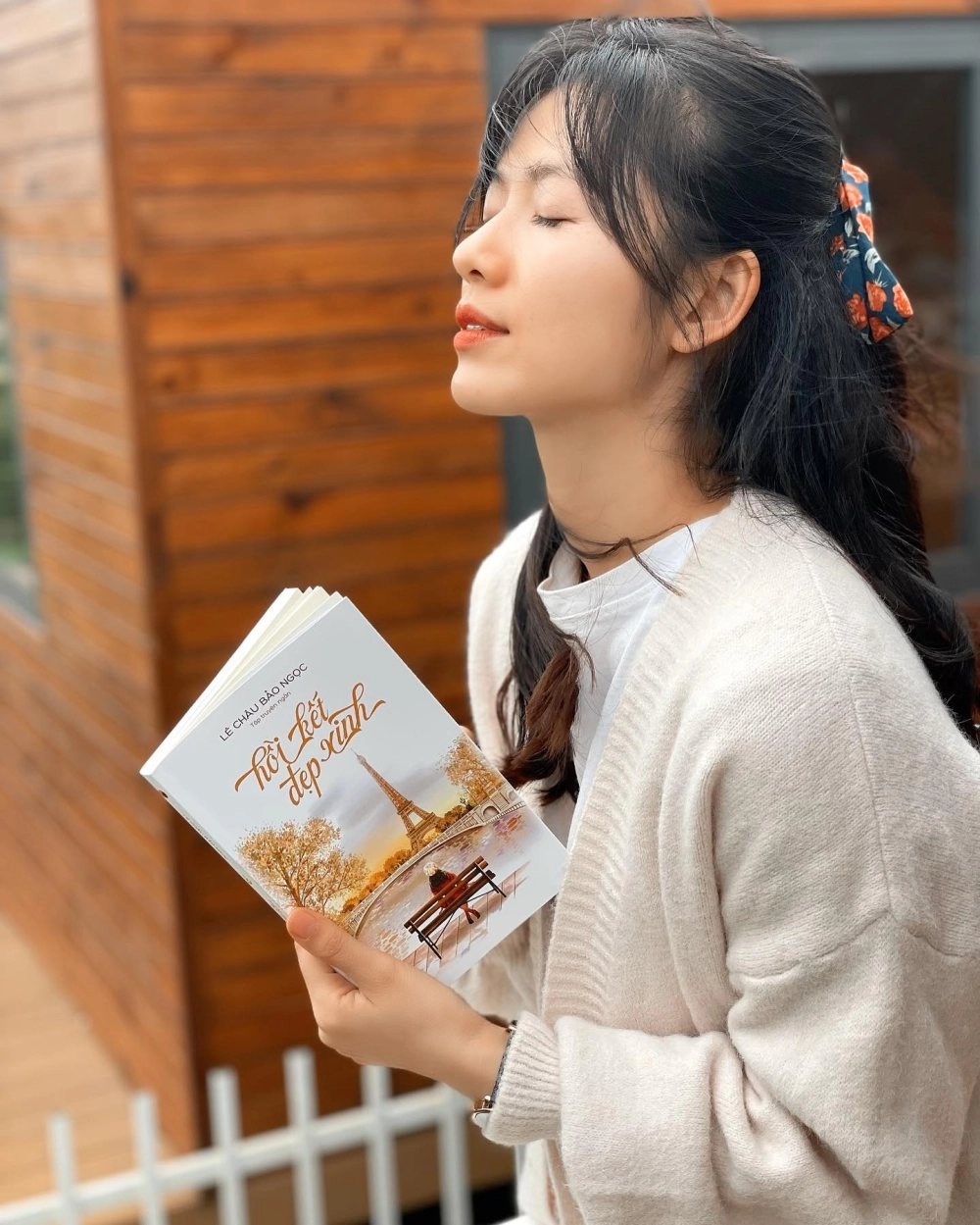 Hình ảnh gần gũi hé lộ bí mật Kiều Oanh tuổi thật