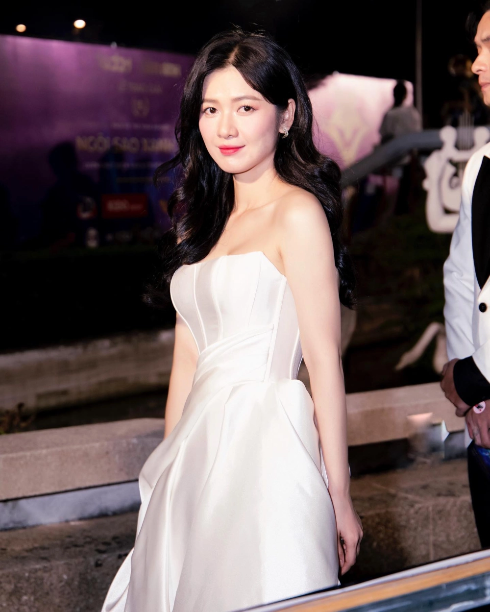 Ảnh chân dung gợi nhắc chặng đường tiểu sử nghệ sĩ Kiều Oanh