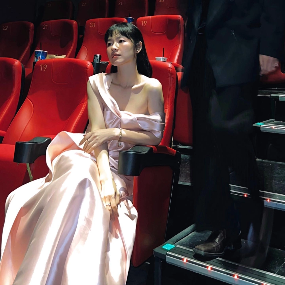 Tạo hình đằm thắm và cuốn hút của Kiều Oanh ca sĩ