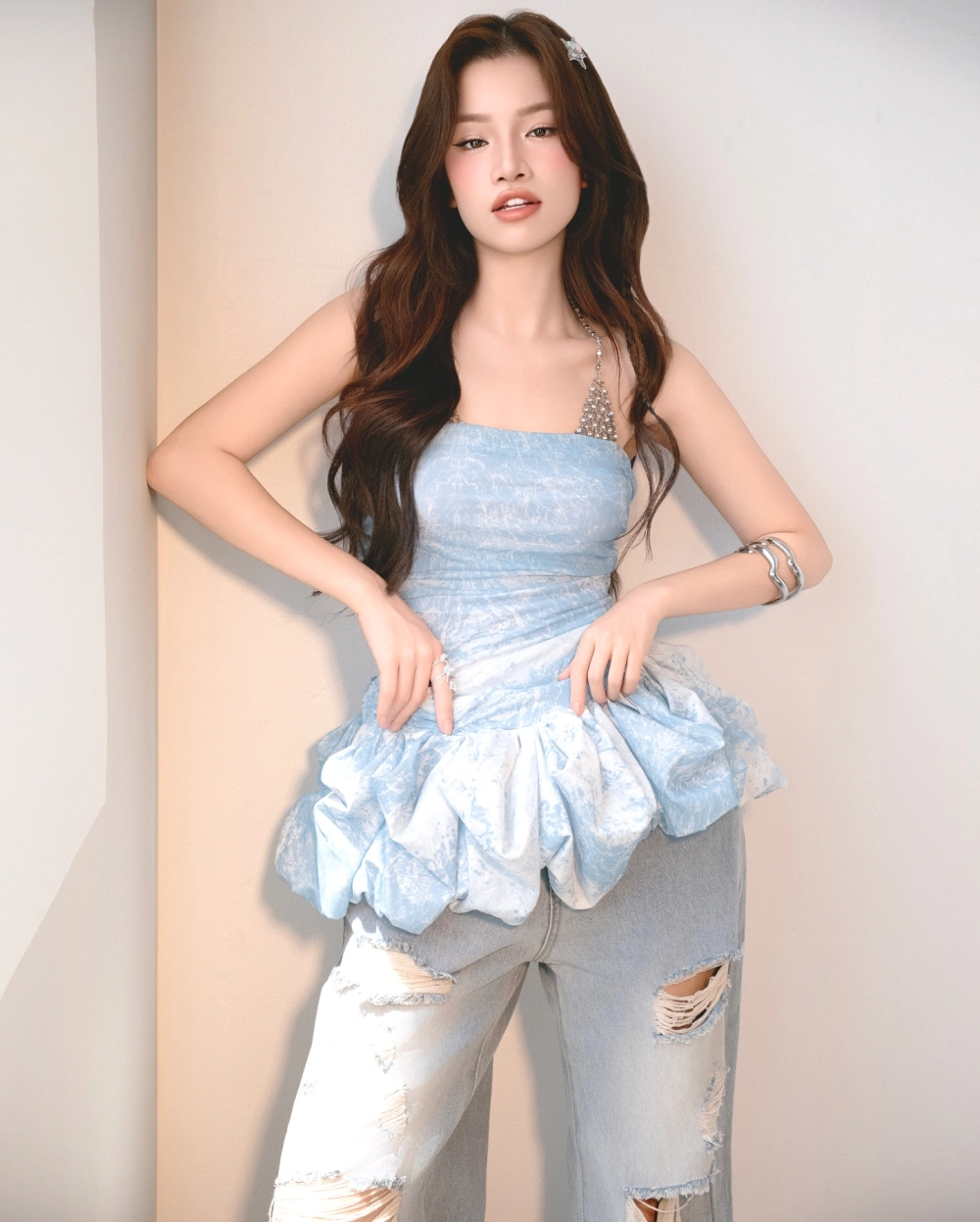 Giọng hát tự hào lan tỏa qua ca khúc vì đất nước Lâm Bảo Ngọc