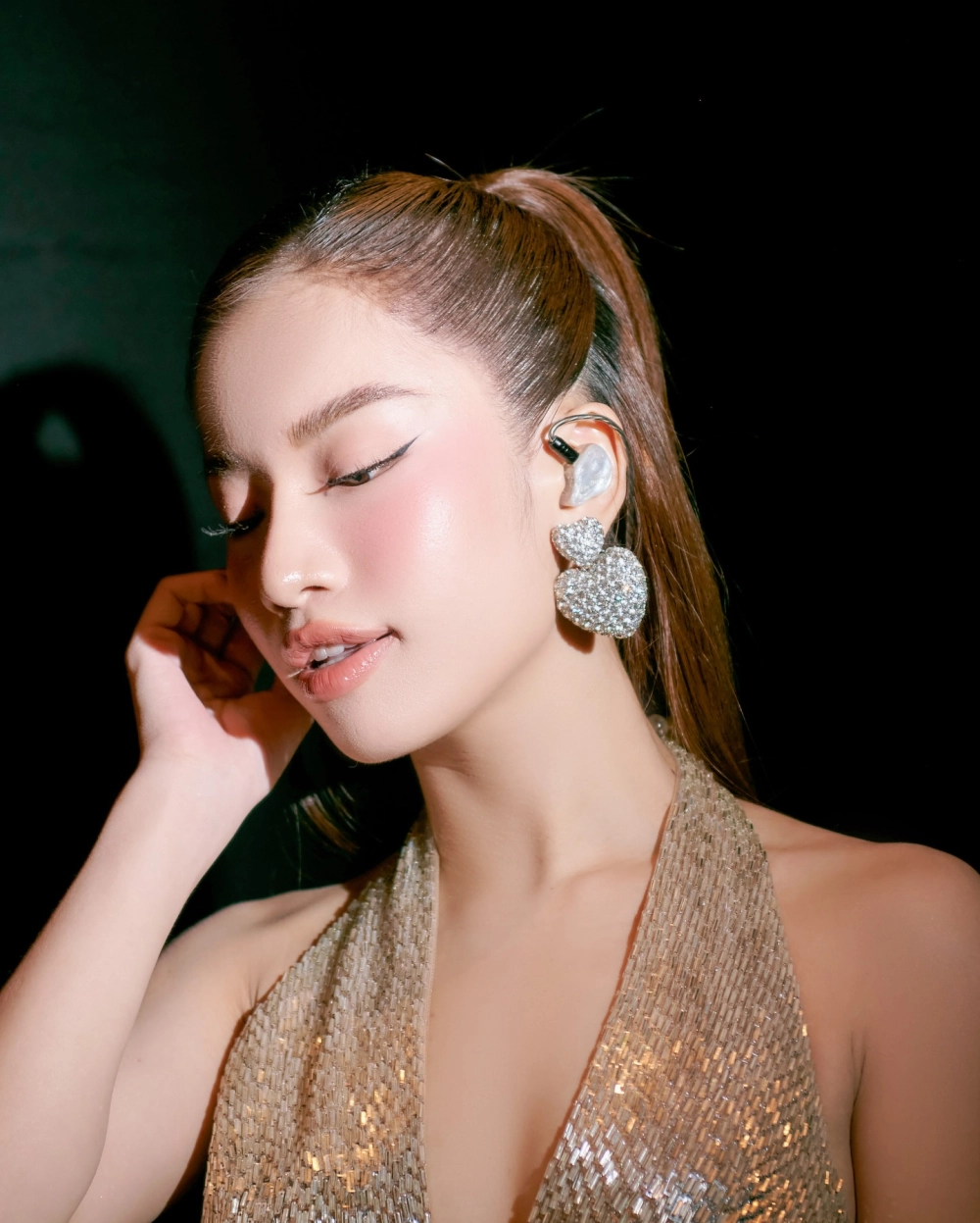 Phong thái trình diễn cuốn hút của ca sĩ Lâm Bảo Ngọc