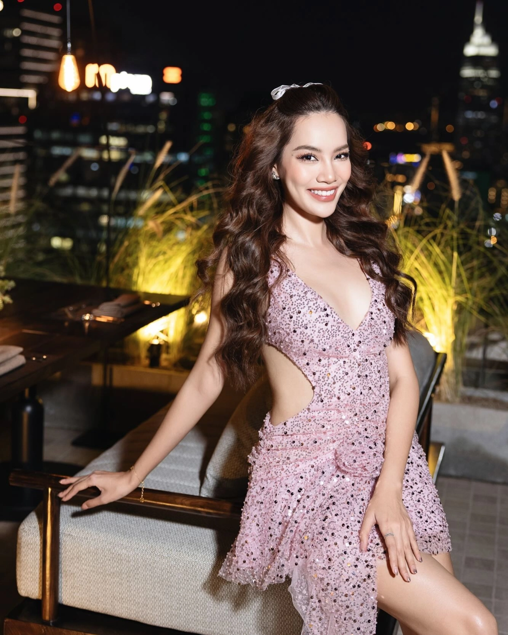 Tinh tế và duyên dáng với hình nền gái 2k6 tóc ngang vai cho điện thoại