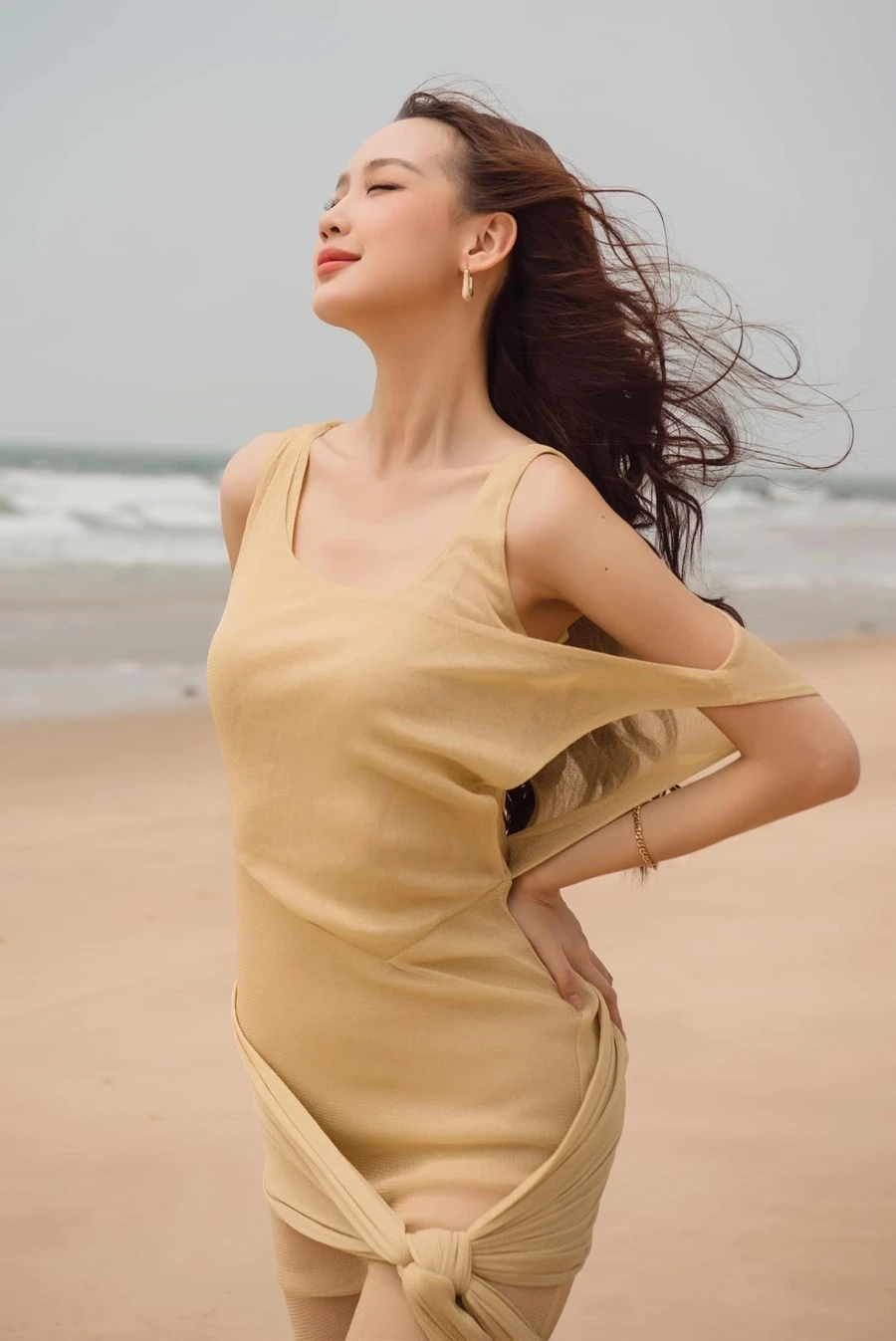 Nhan sắc trẻ trung khiến ai cũng hỏi Lê Nguyễn Bảo Ngọc sinh năm bao nhiêu