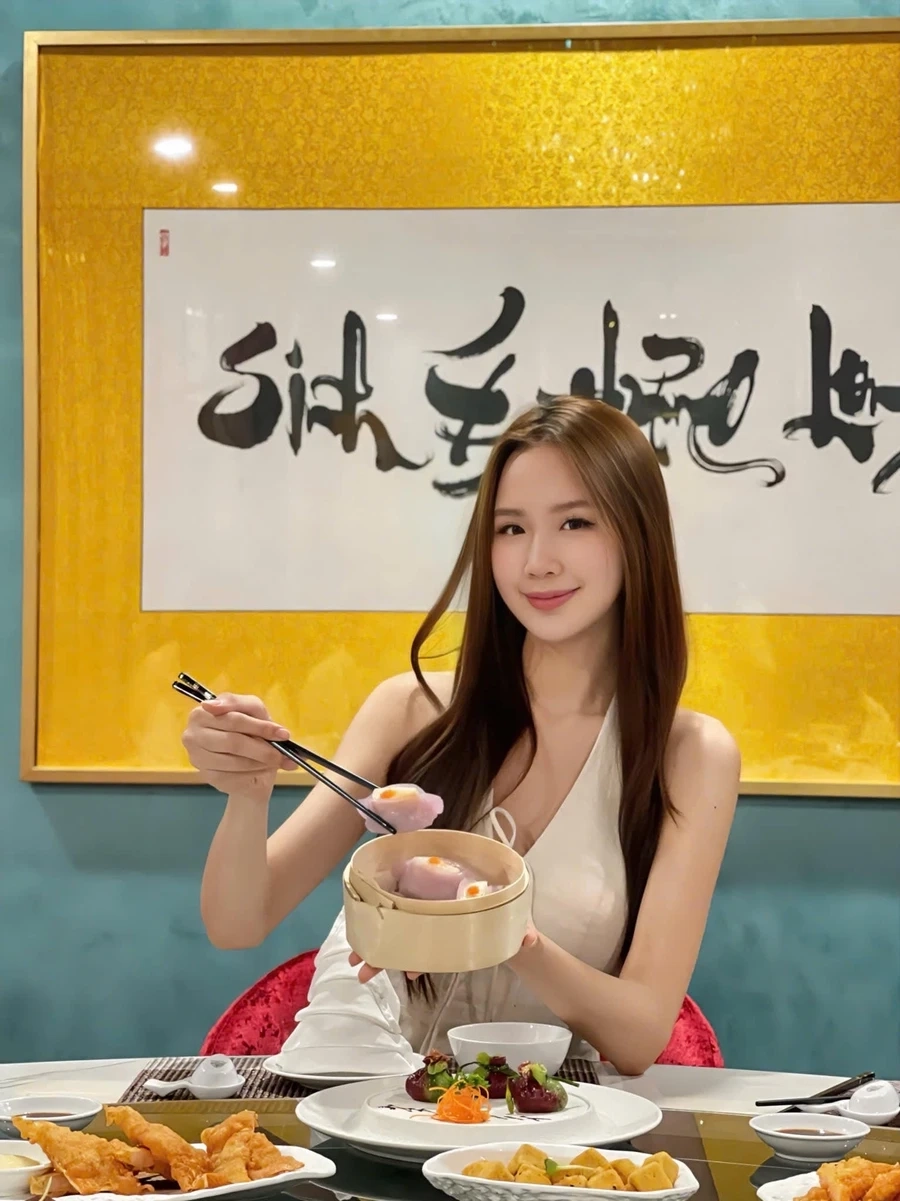 Nụ cười thân thiện khi tham dự Lê Nguyễn Bảo Ngọc hoa hậu Việt Nam