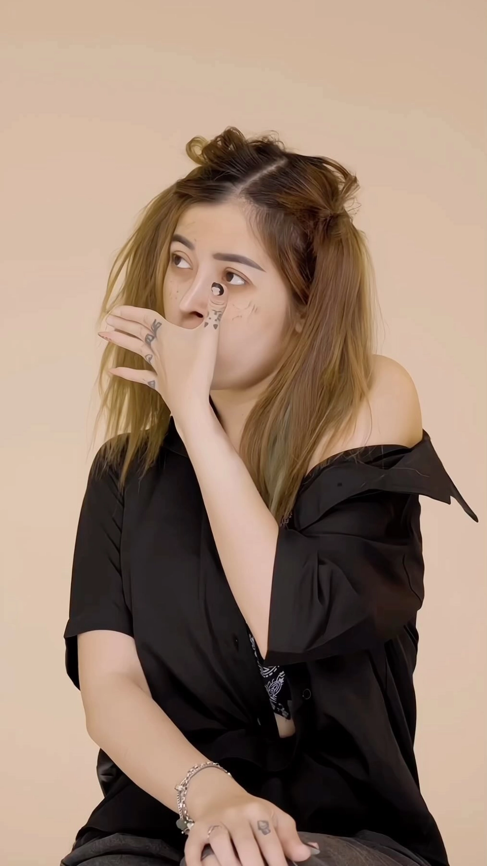 Tấm hình giản dị tại quê khiến fan hỏi Linh Barbie quê ở đâu