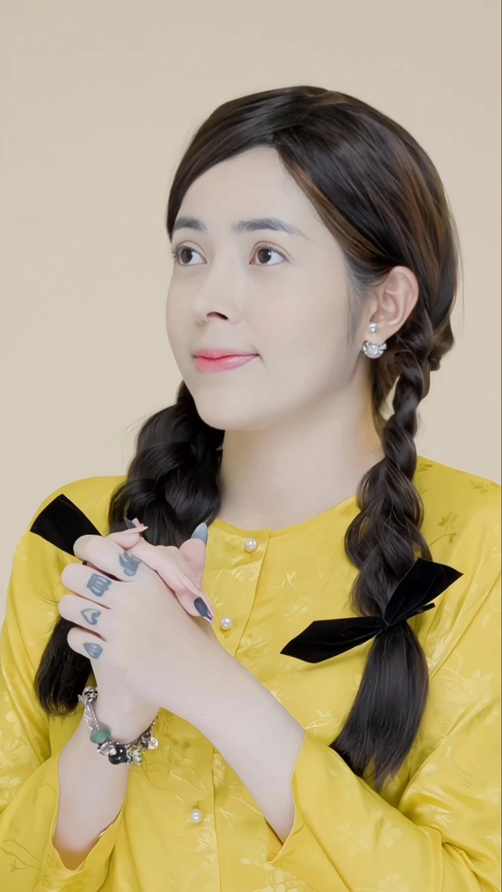 Ảnh khiến netizen truy tìm Linh Barbie sinh năm bao nhiêu