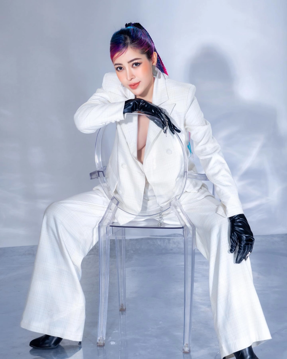 Khoảnh khắc trên phim trường Linh Barbie đóng phim Lật Mặt 7