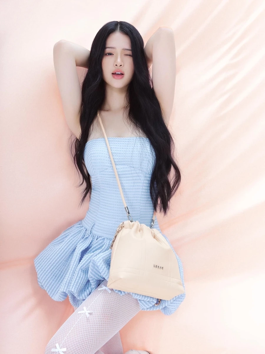 Hồn nhiên và trong trẻo trong ảnh bé gái cute