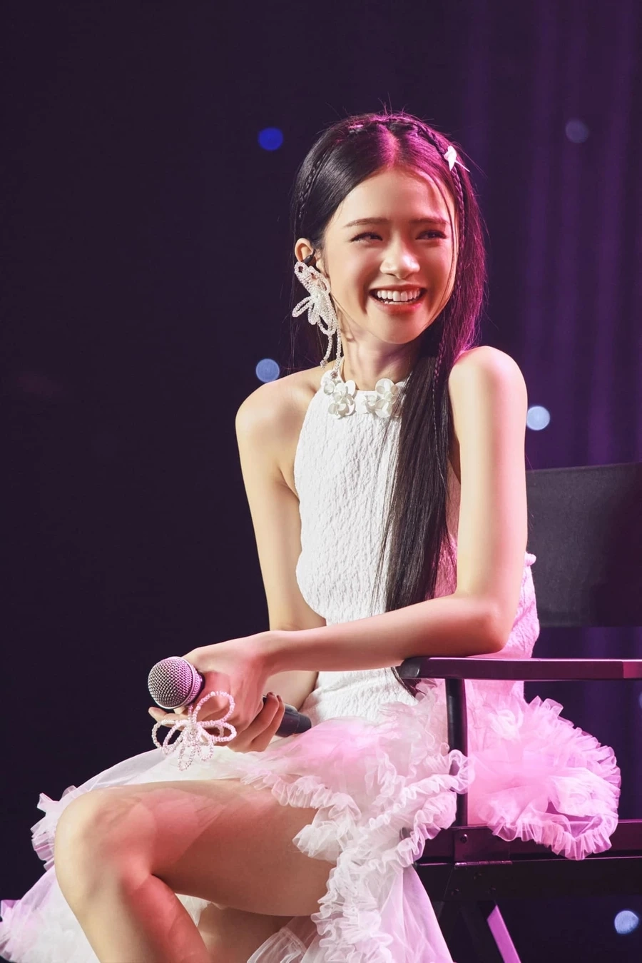 Biểu cảm ái ngại từ clip phốt Linh Ka