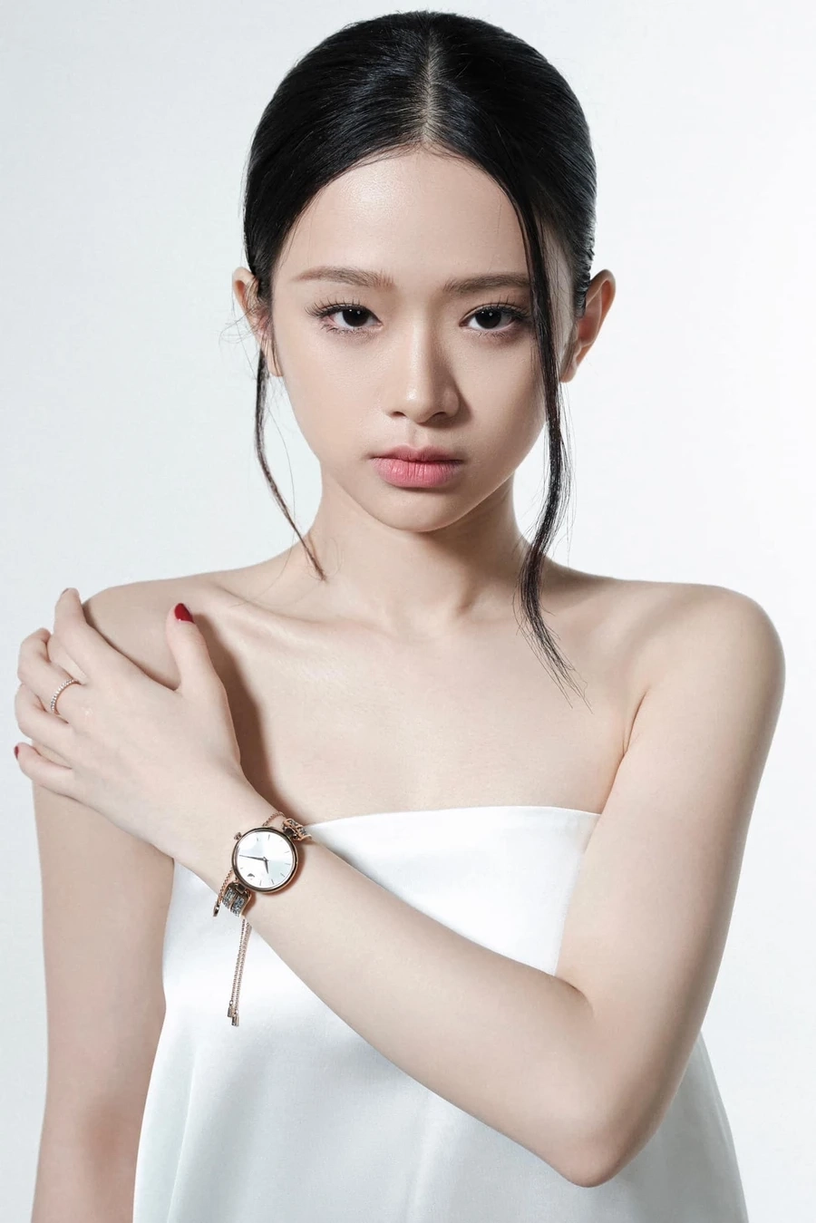 Body gợi cảm với visual tôn dáng của Linh Ka body