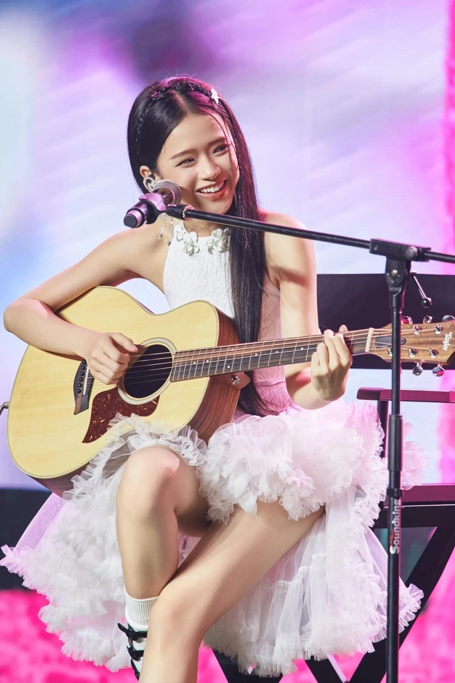 Ảnh liên quan tới scandal Linh Ka phốt gây chú ý