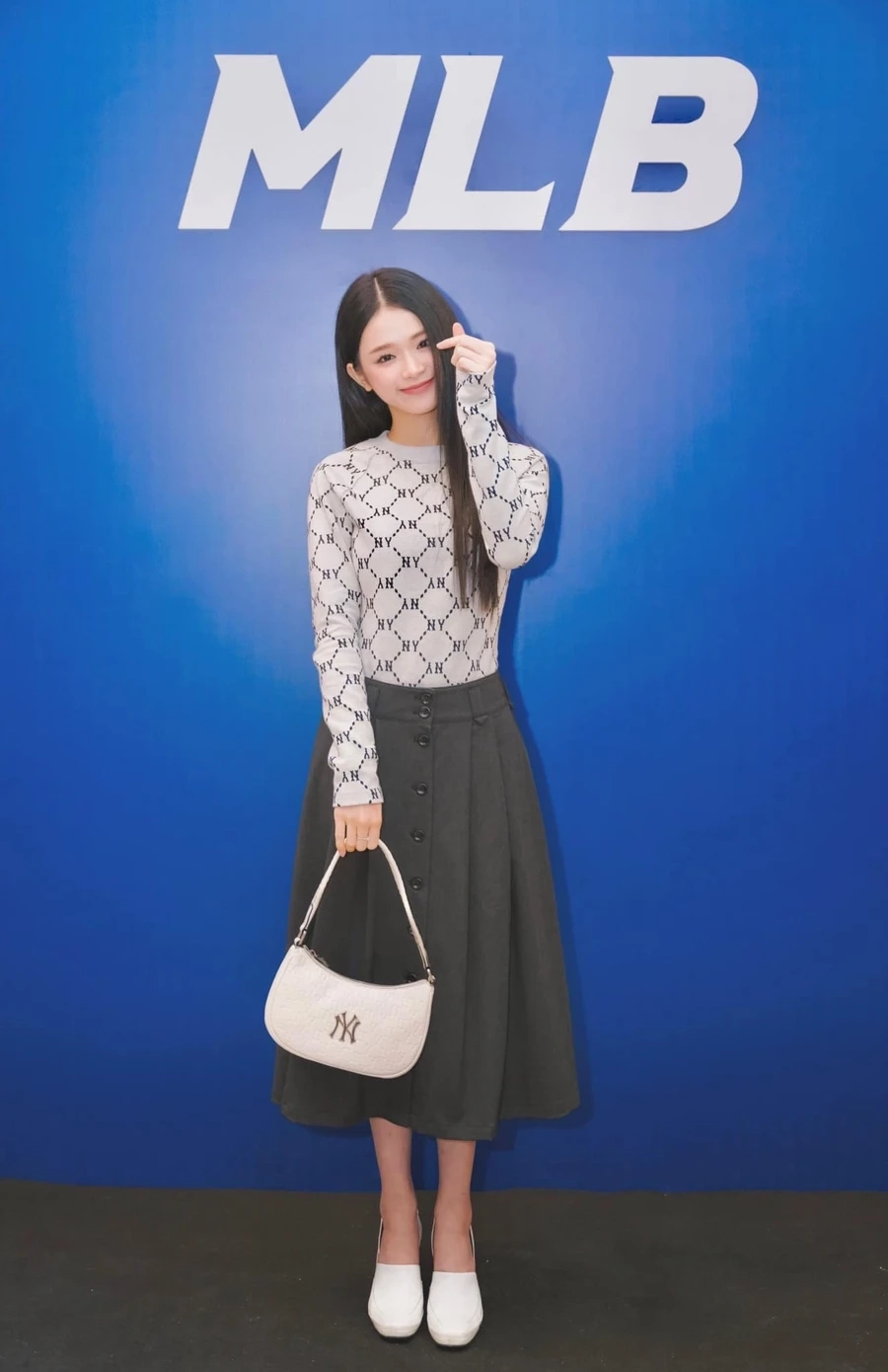 Đường nét xinh tươi, cuốn hút của Linh Ka