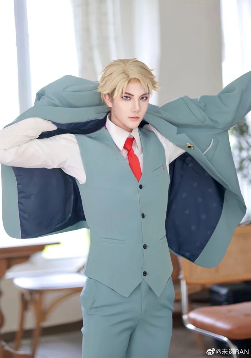 Thử ngay phong cách Loid Forger cosplay đỉnh cao