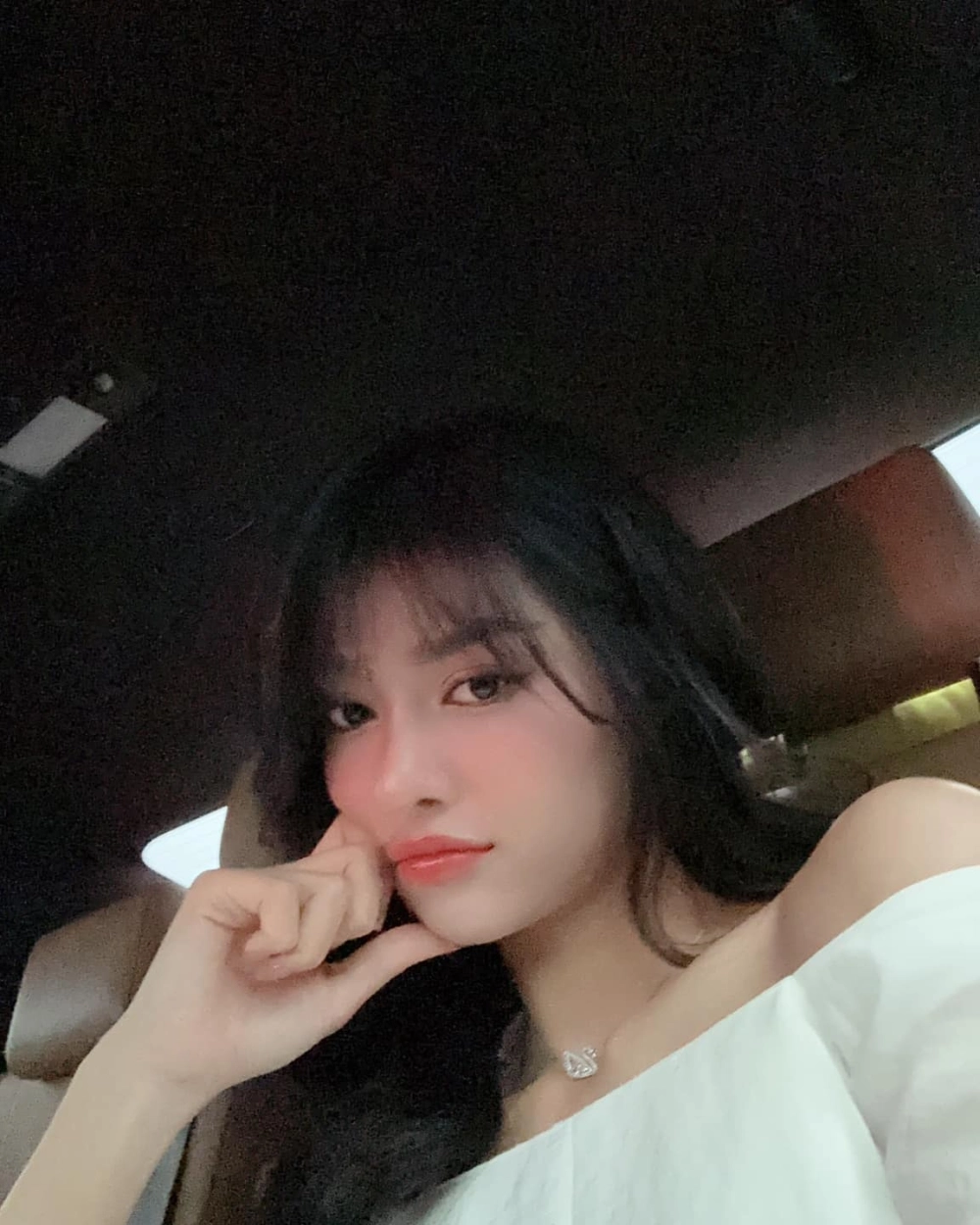 Dễ dàng lưu giữ khoảnh khắc khi tải ảnh gái đẹp về điện thoại