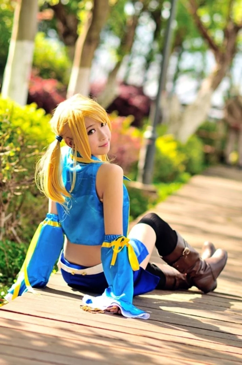 Cosplay Lucy Fairy Tail mang nét quyến rũ và tự tin