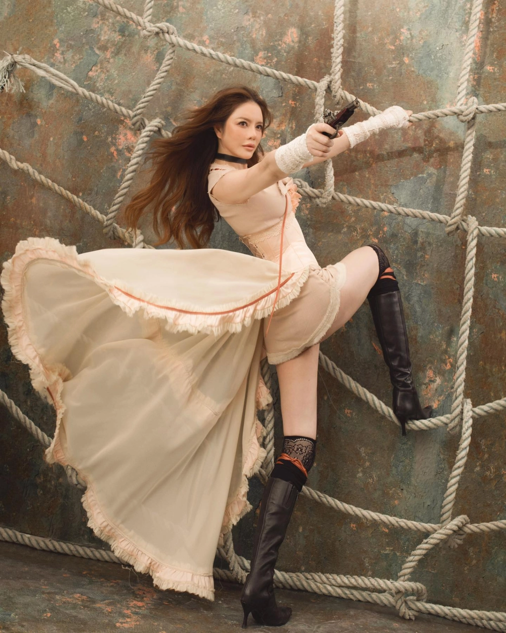 Ảnh biệt thự dát vàng gây chú ý của nhà Lý Nhã Kỳ