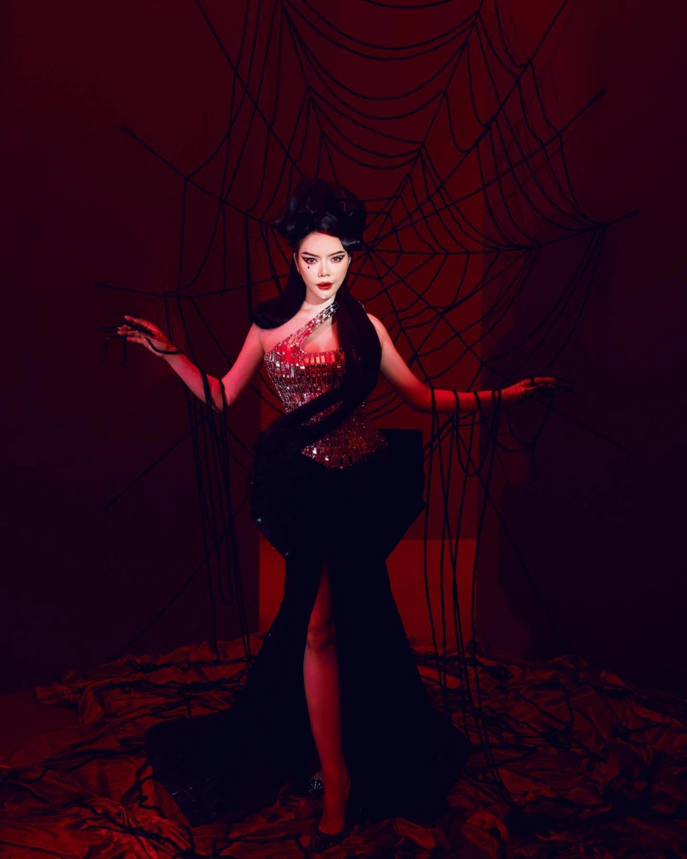 Ảnh minh họa tin đồn Lý Nhã Kỳ rửa tiền trên mạng xã hội