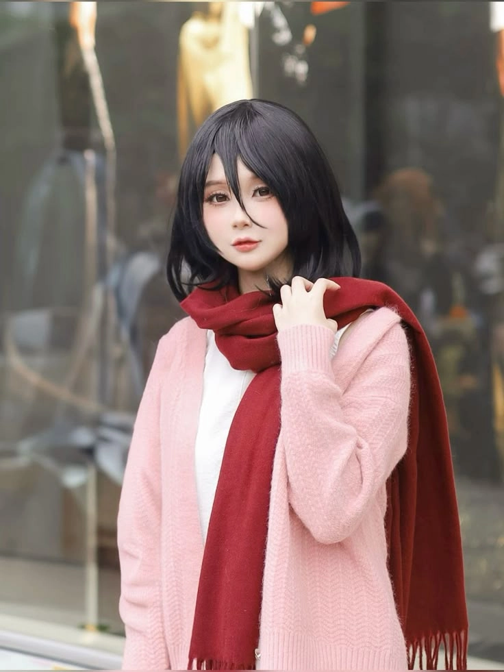 Cosplay Mikasa thần thái lạnh lùng và cuốn hút