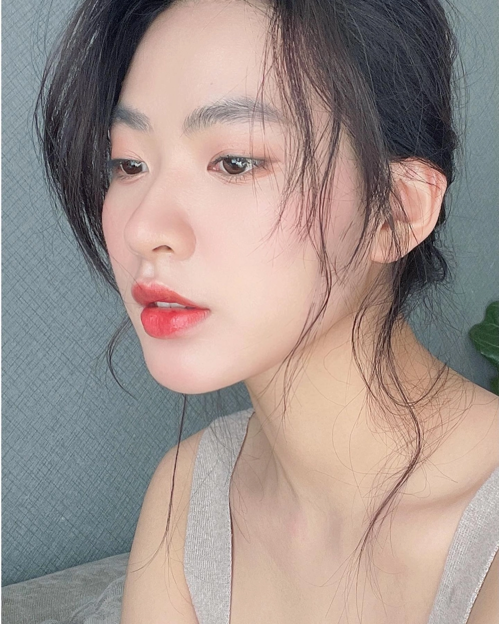 Visual trẻ trung và cuốn hút của Minh Trang trong loạt ảnh mới