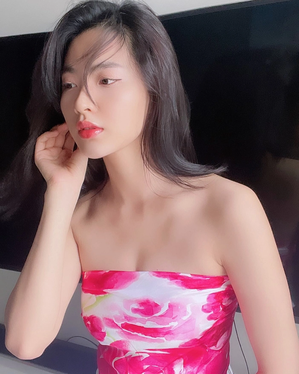 Ánh nhìn sâu lắng của Nguyễn Minh Trang gây ấn tượng mạnh