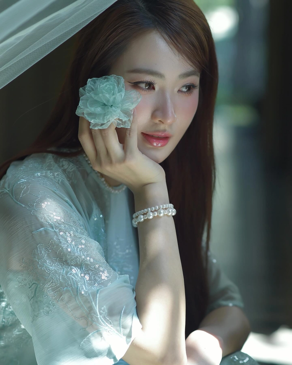 Ánh nhìn sâu lắng của Nguyễn Minh Trang gây ấn tượng mạnh