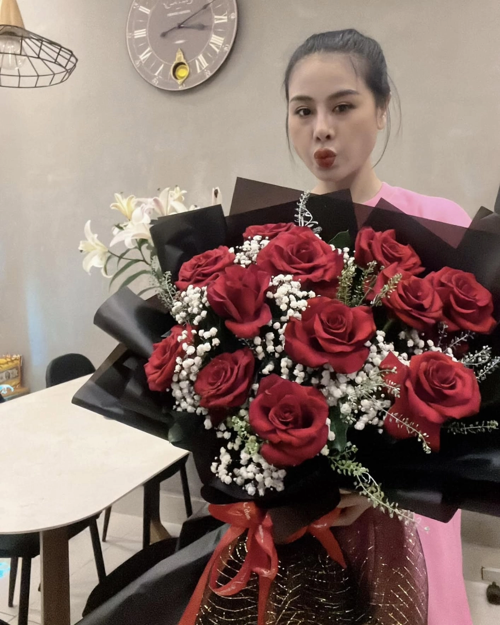 Hình ảnh làm bùng nổ mạng xã hội với Nam Thư drama