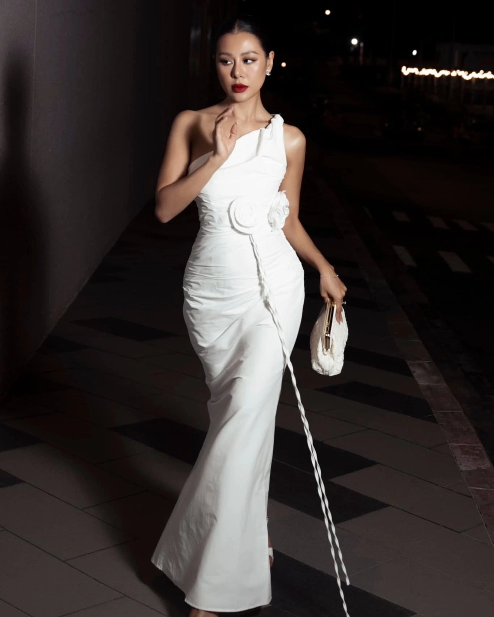 Phân cảnh gây tranh cãi từ mv Nam Thư đẩy xe bò