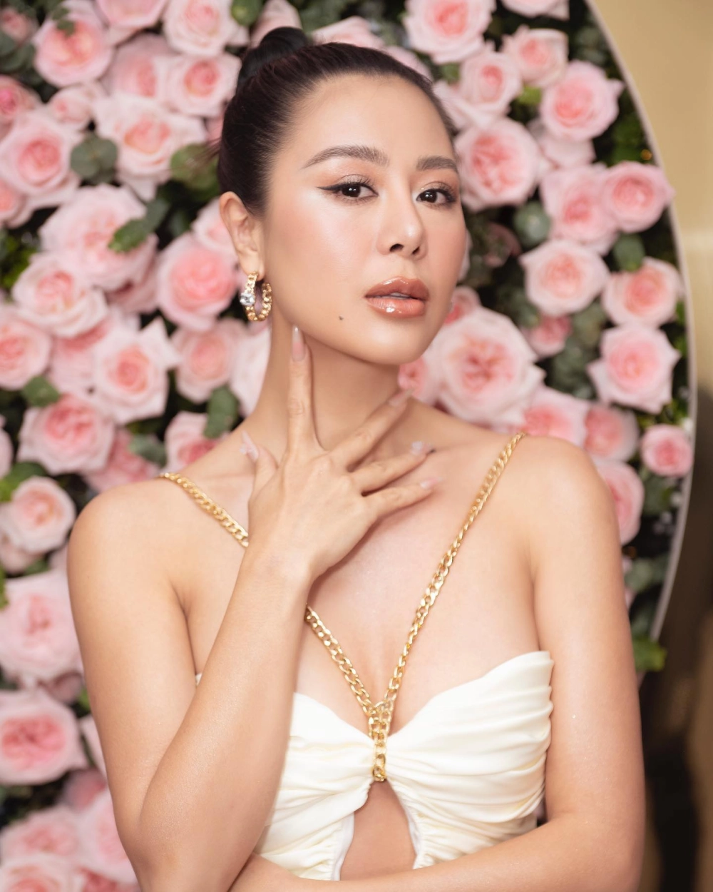 Visual sắc sảo và cuốn hút của Nam Thư trong bộ ảnh mới