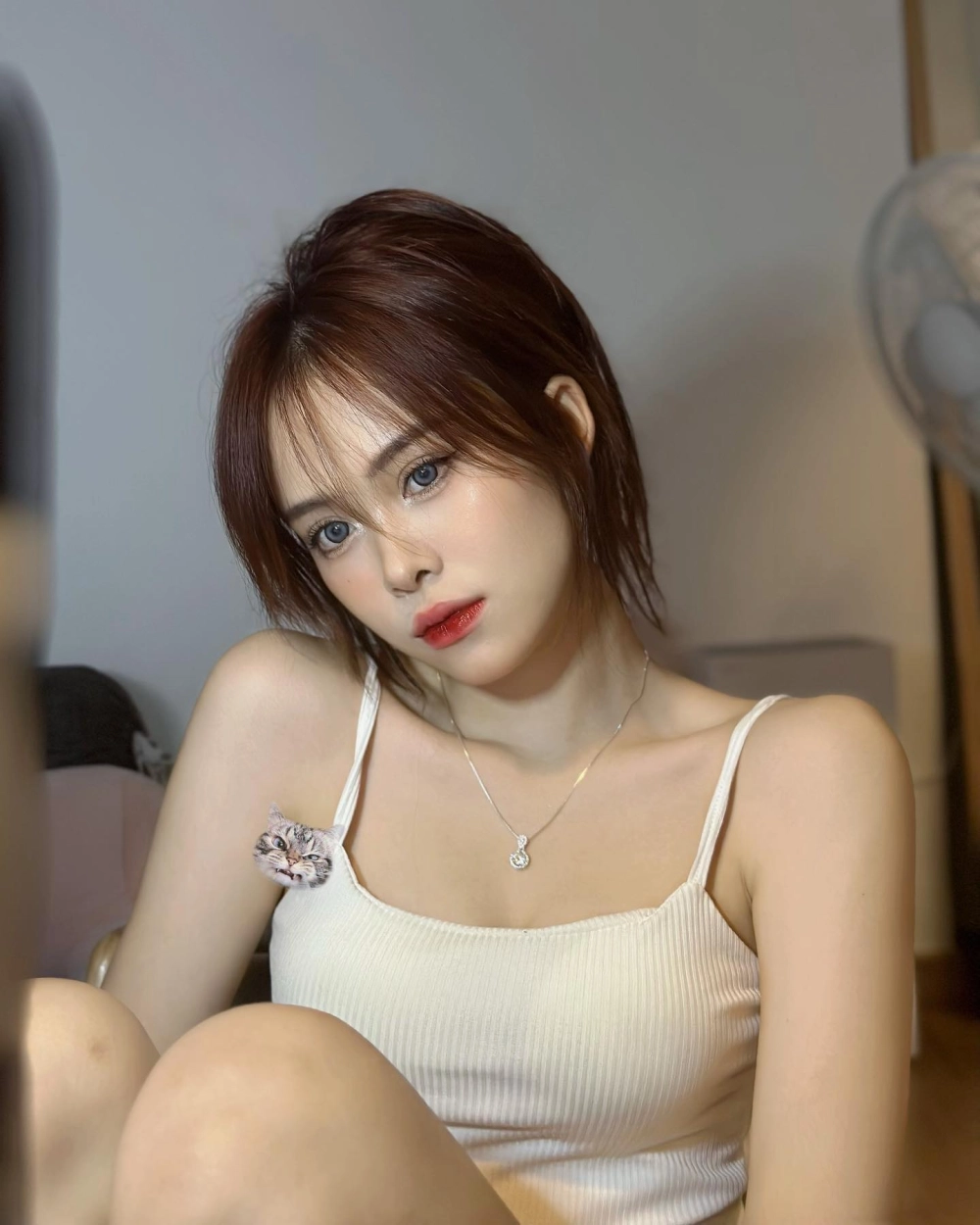 Tối giản nhưng ấn tượng qua avatar vẽ cô gái đơn giản cute