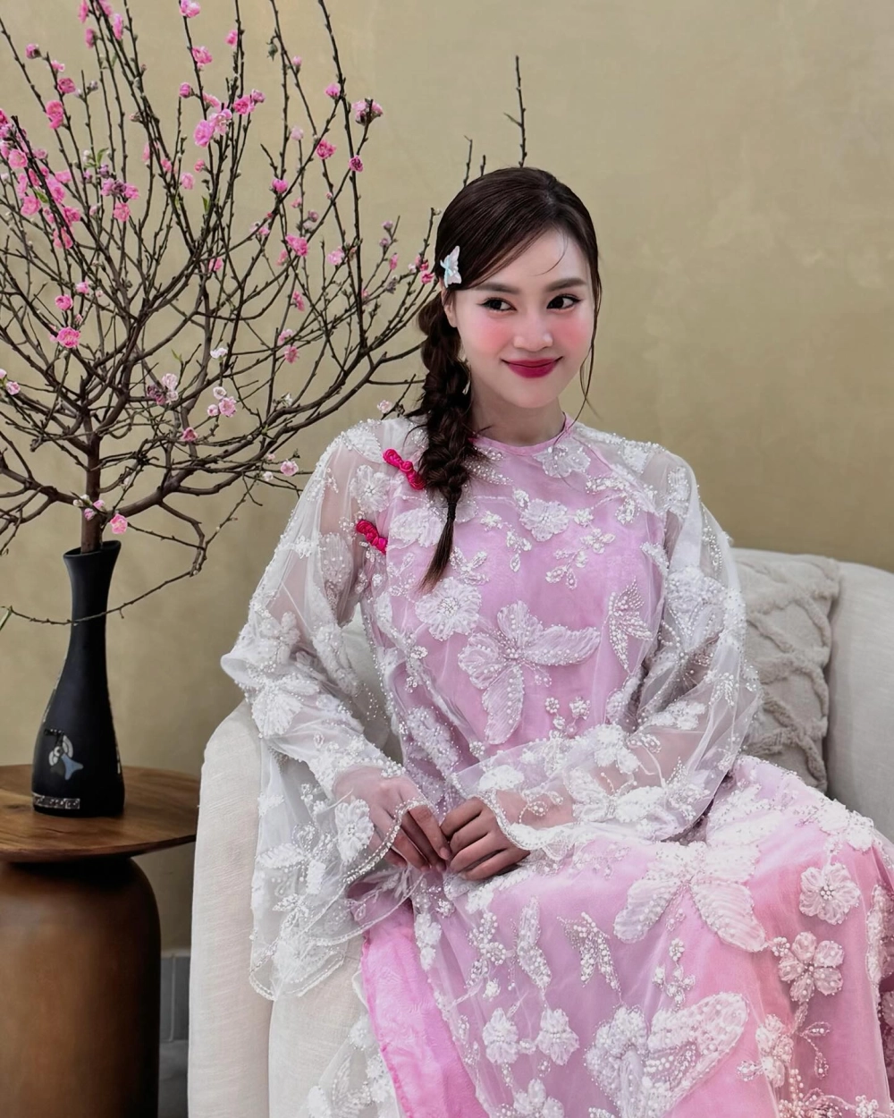 Thần thái nổi bật qua những clip gái đẹp tik tok