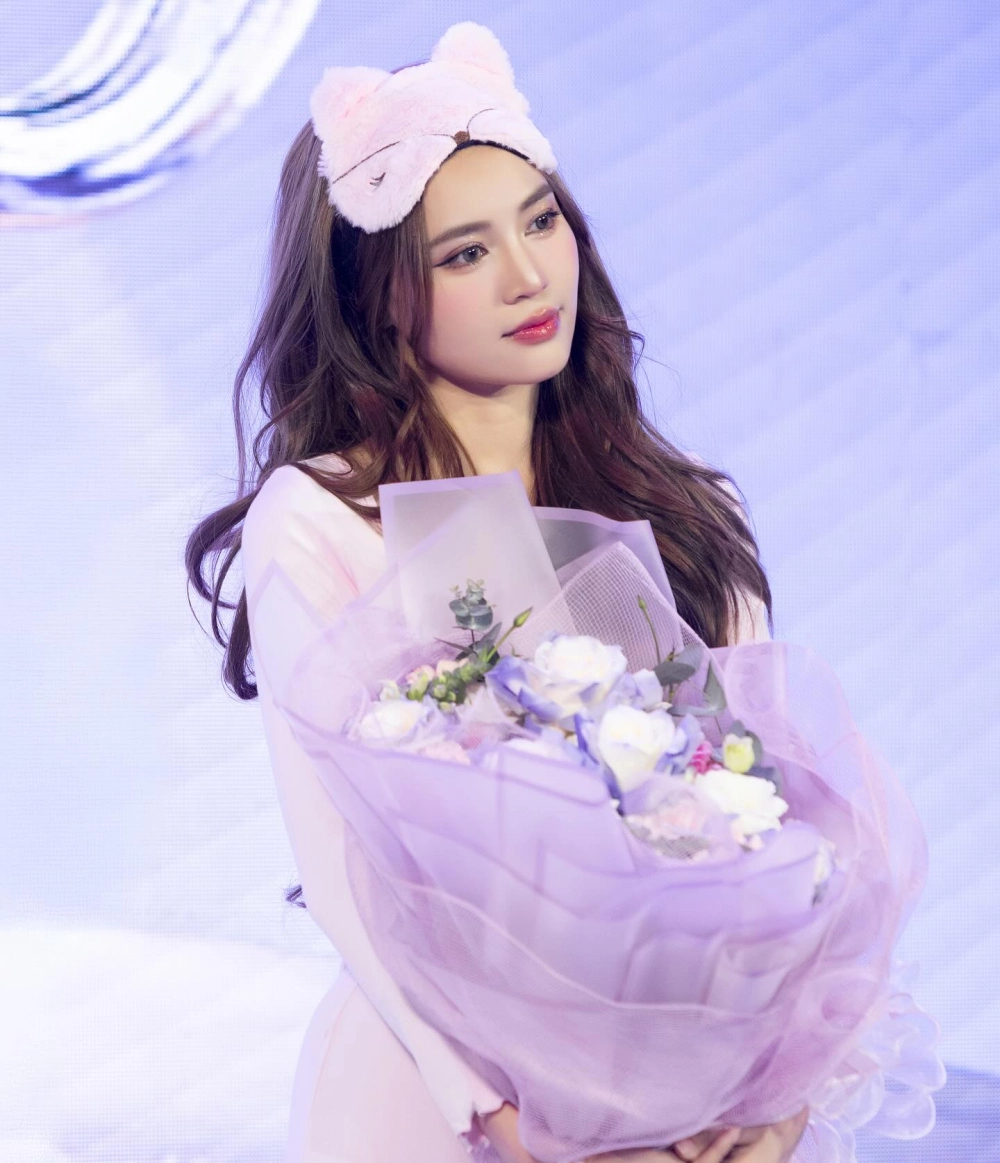 Chọn avatar gái xinh ngầu Instagram để nổi bật mọi khung hình